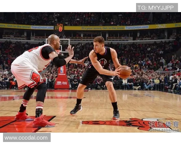 保罗与罗斯的对决解析搜狐体育带你回顾经典瞬间与精彩表现 保罗与罗斯的对决解析搜狐体育带你回顾经典瞬间与精彩表现